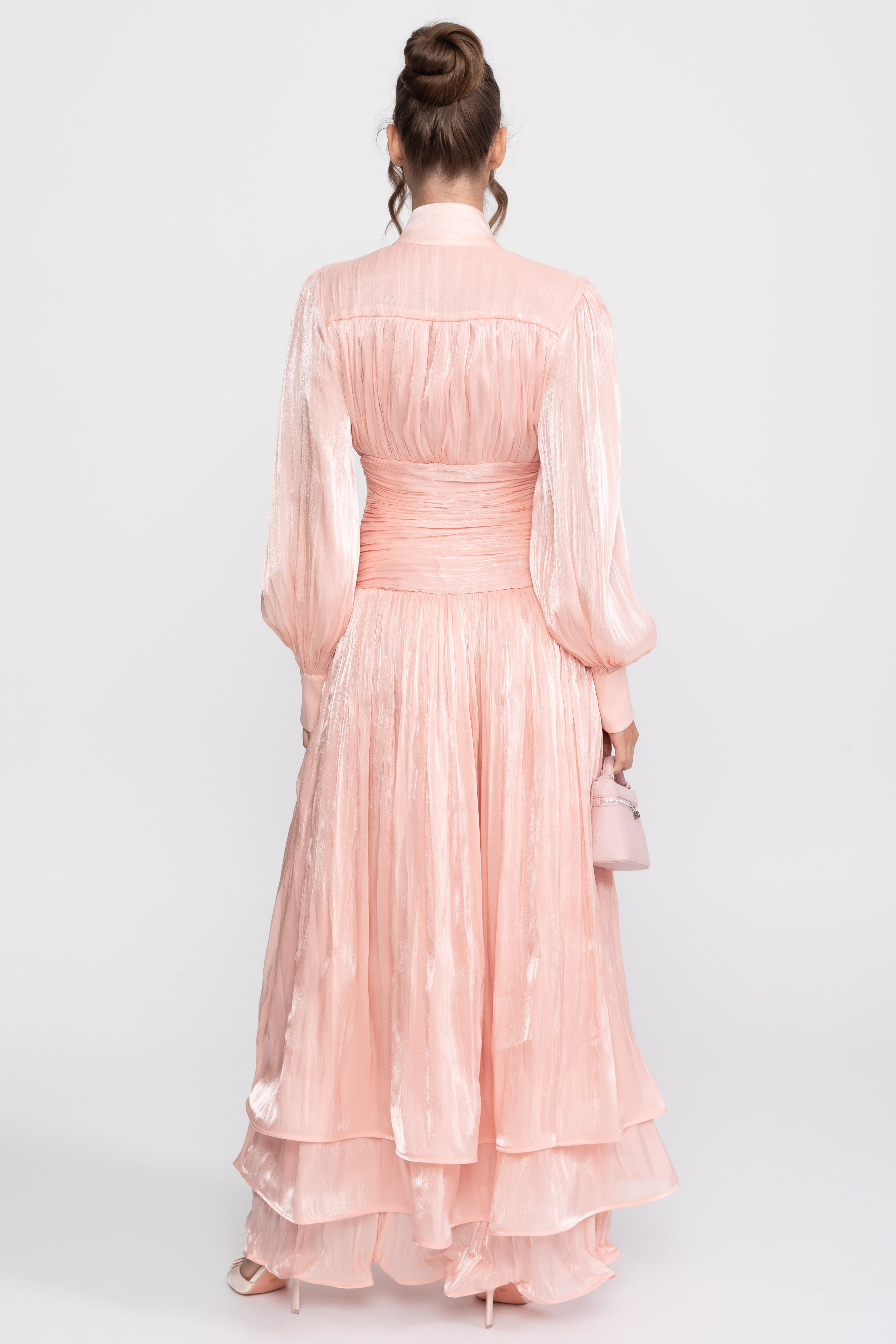 Maxikleid mit Stufendesign und Ballonärmeln mit juwelenbesetzten Rosenknöpfen - Peach 