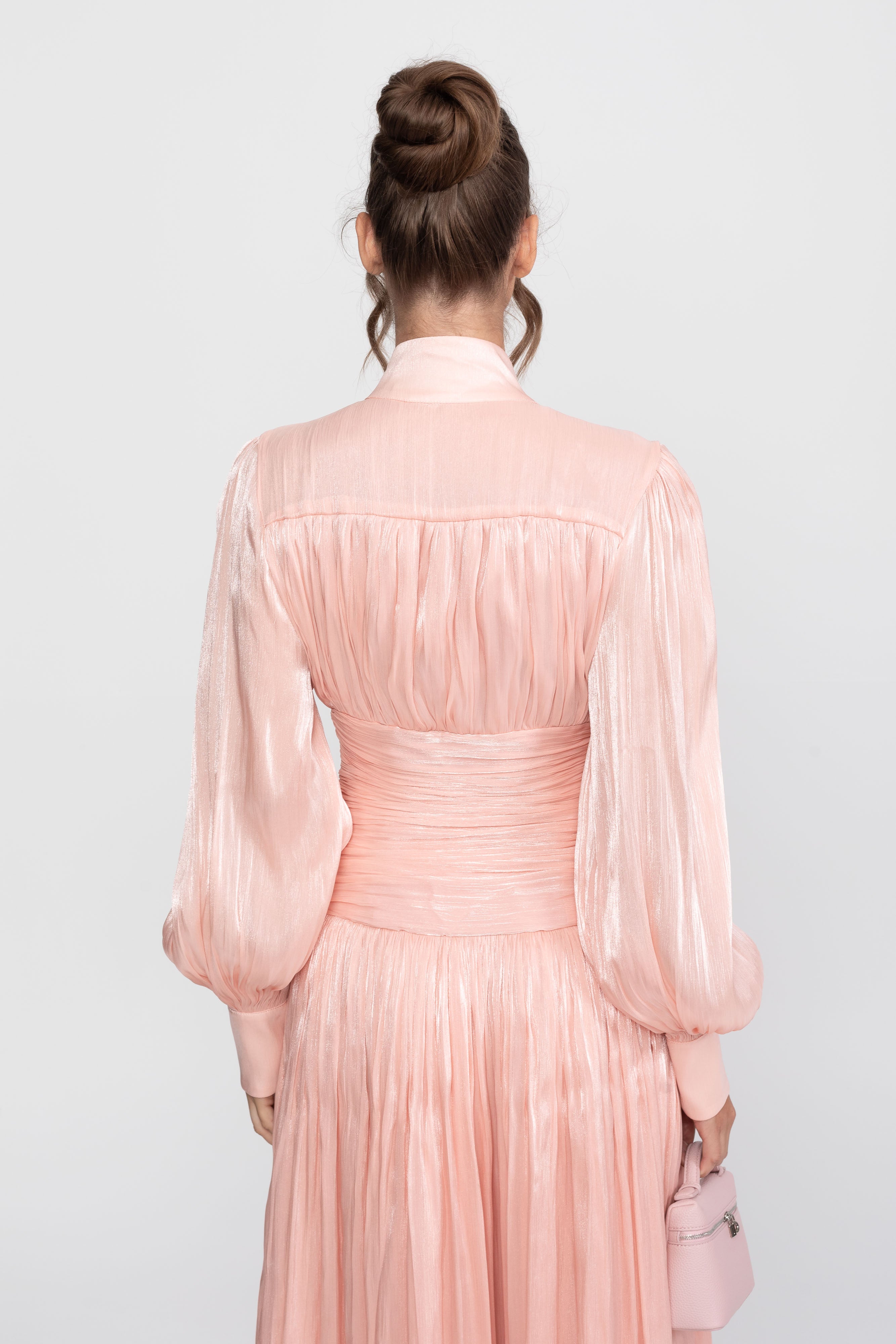 Maxikleid mit Stufendesign und Ballonärmeln mit juwelenbesetzten Rosenknöpfen - Peach 