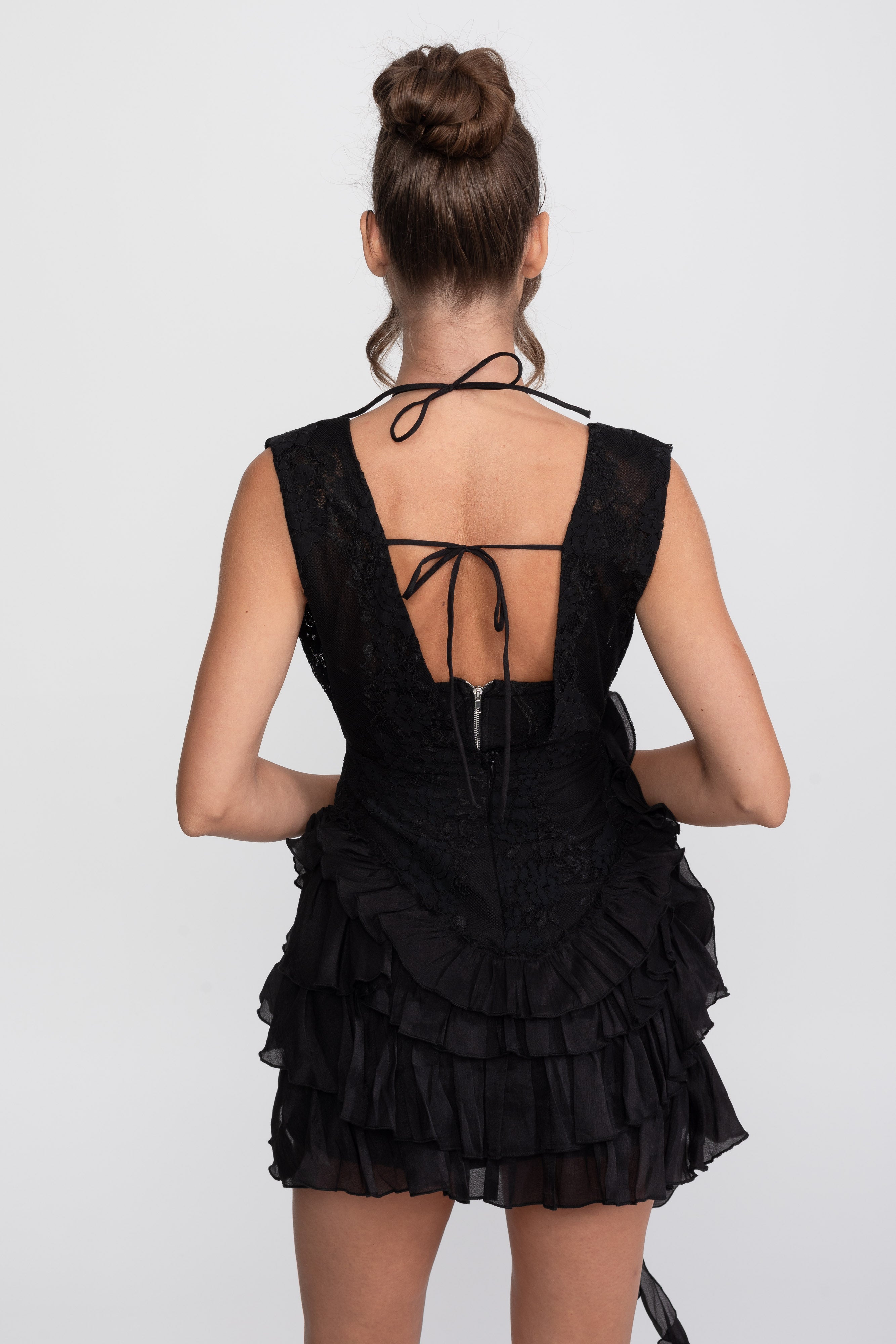Spitzen-Halter-Minikleid mit Rosetten und Rüschenrock - Schwarz 