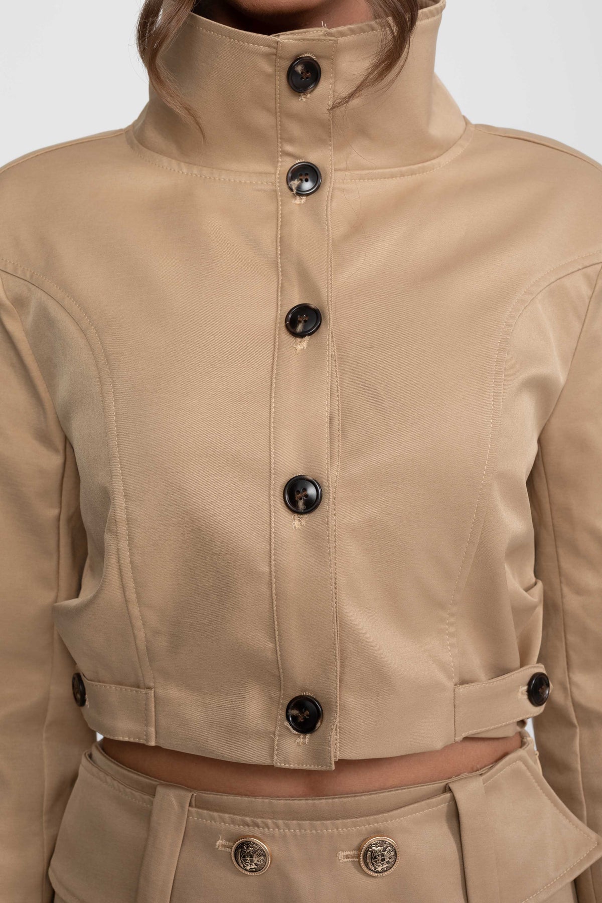 Doppelreihiges, verkürztes Jacken- und Minirock-Co-Ord-Set – Khaki 