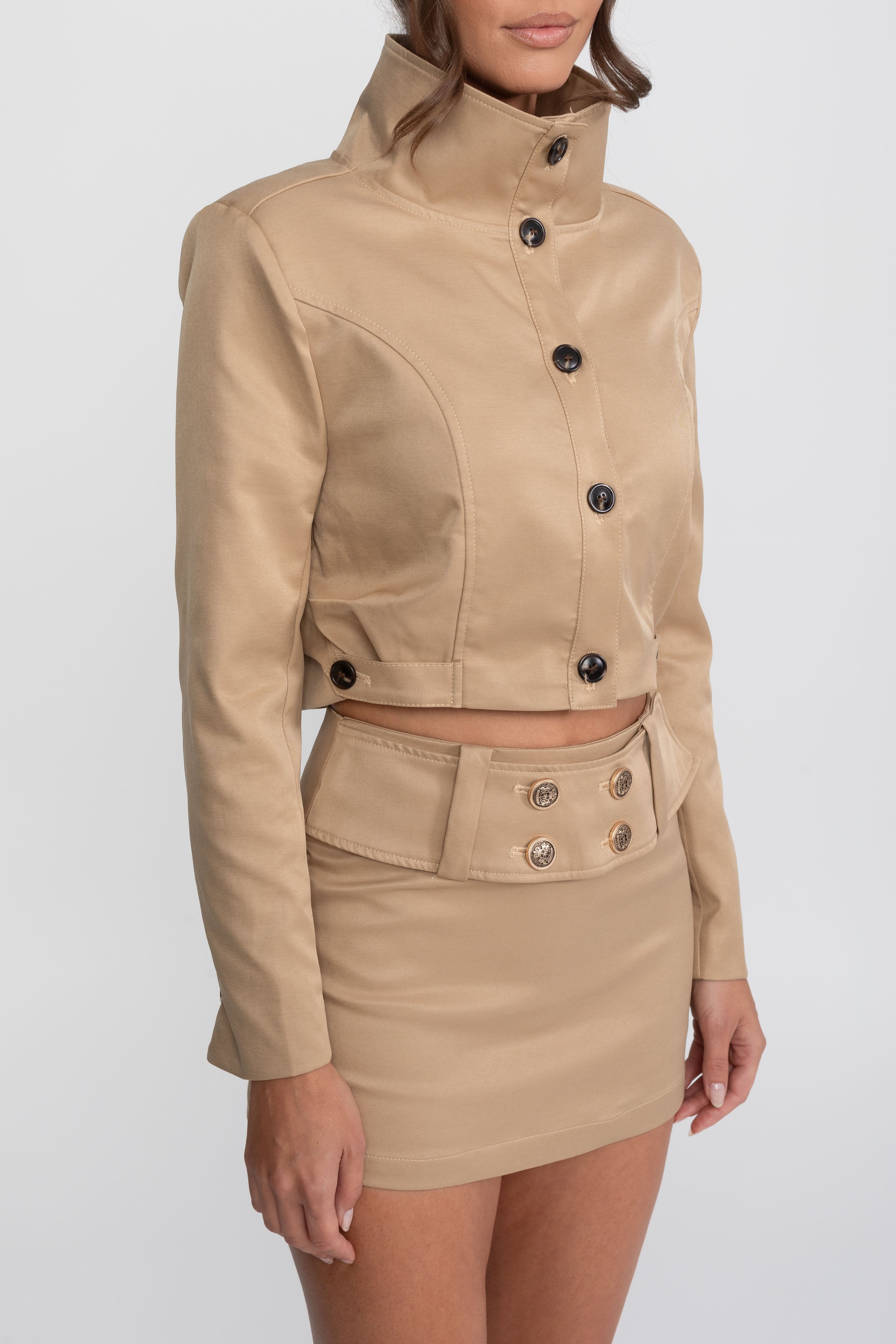 Doppelreihiges, verkürztes Jacken- und Minirock-Co-Ord-Set – Khaki 