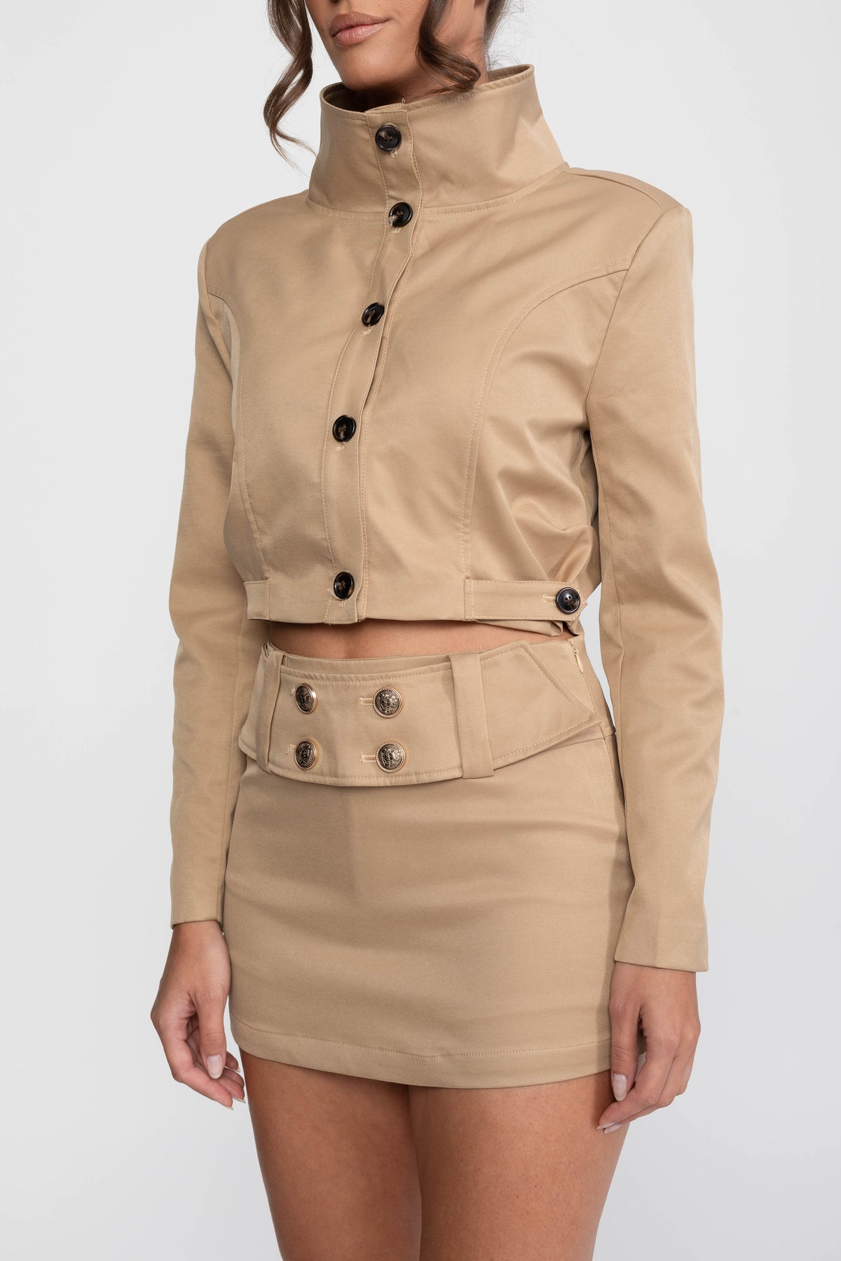 Doppelreihiges, verkürztes Jacken- und Minirock-Co-Ord-Set – Khaki 