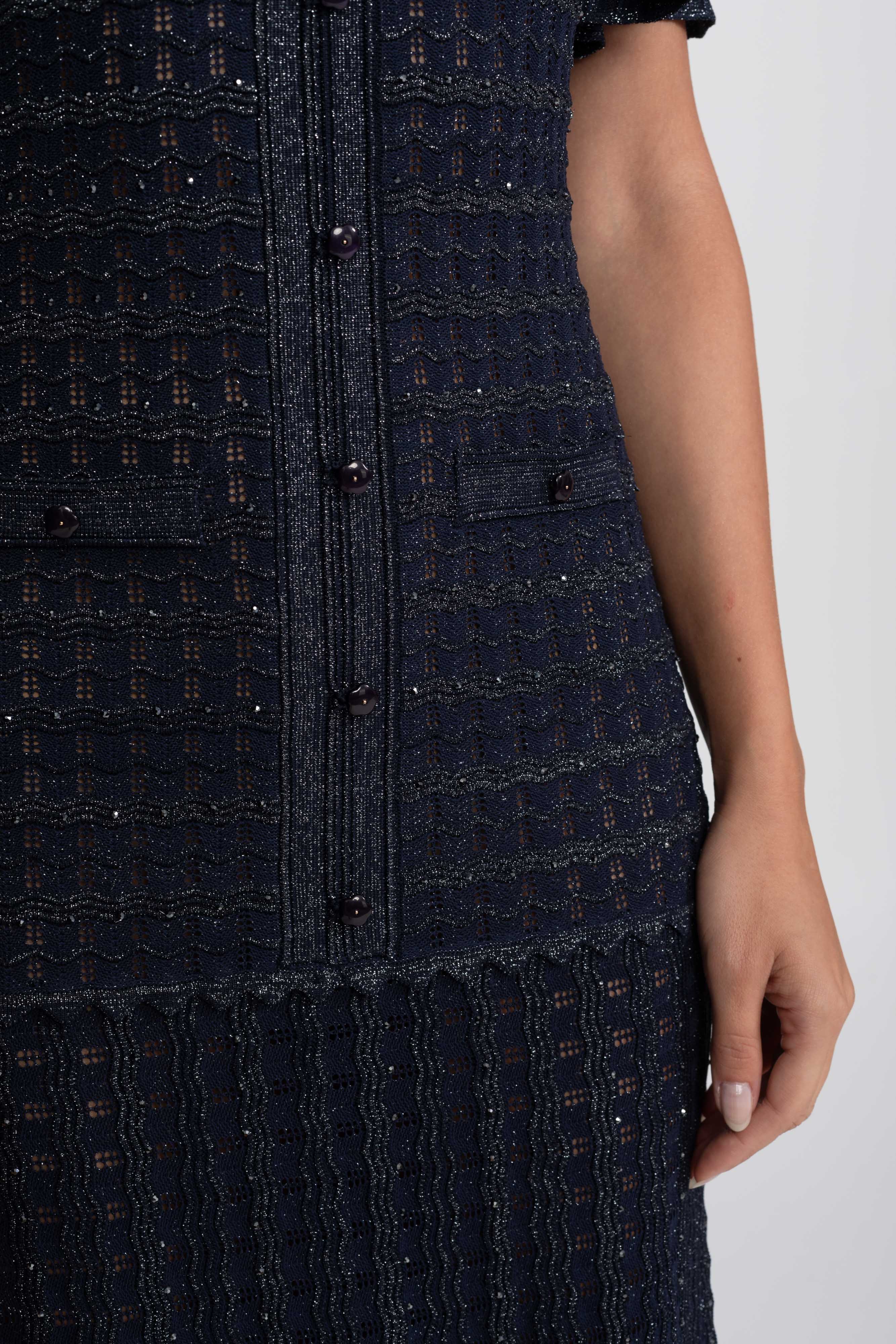 Midi-Kleid mit kurzen Ärmeln und schimmernder Strickstruktur - Navy 