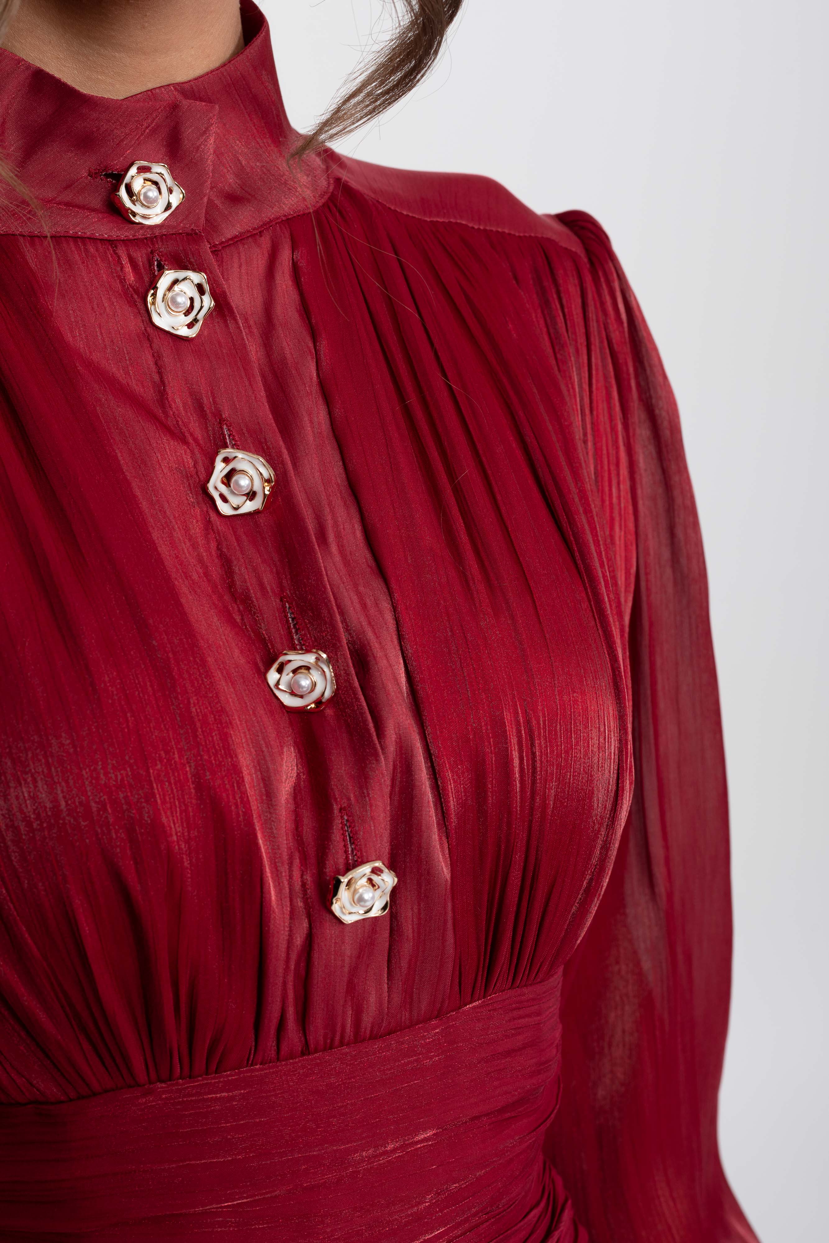 Maxikleid mit gestuften Ballonärmeln und juwelenbesetzten Rosenknöpfen - Rot 