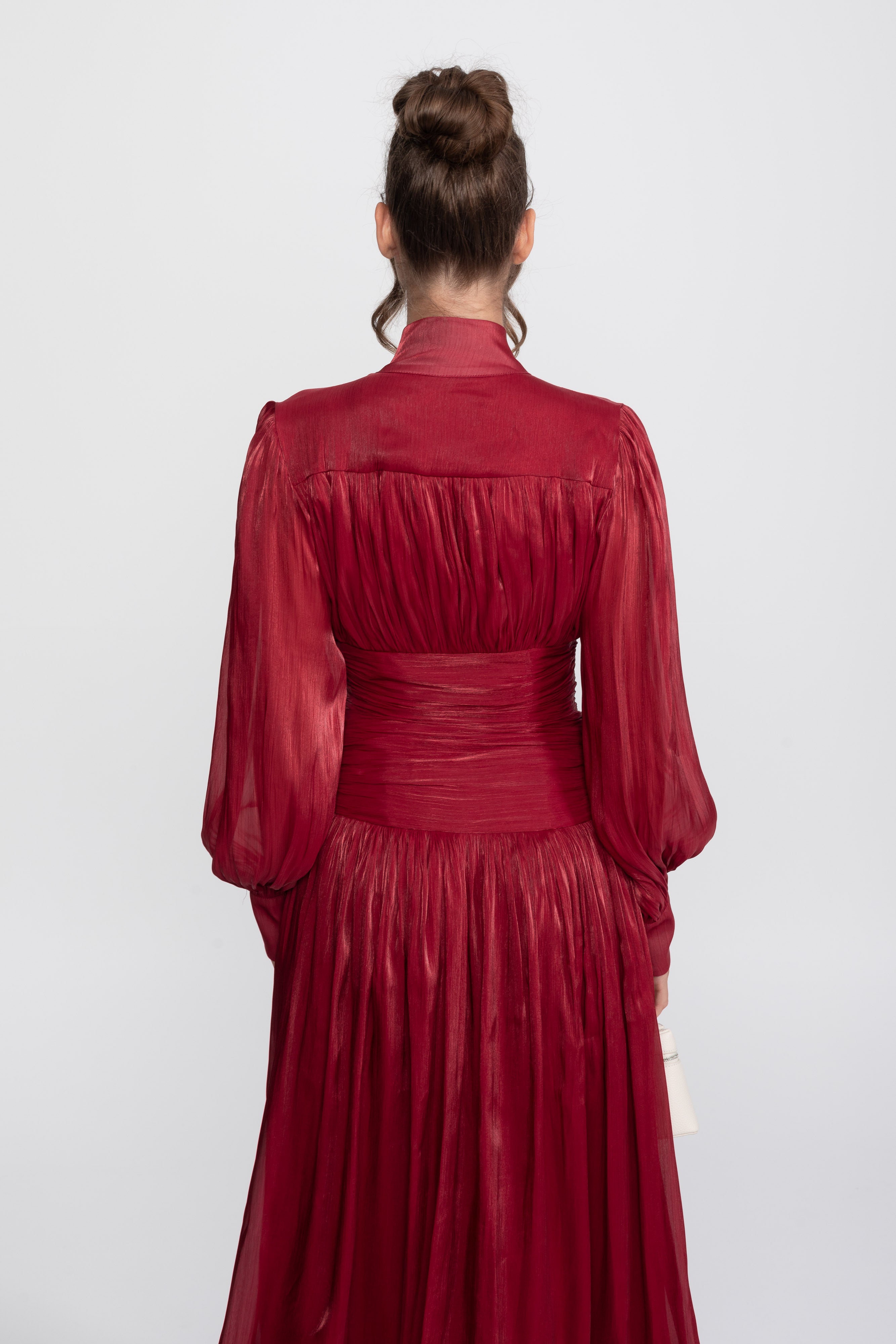 Maxikleid mit gestuften Ballonärmeln und juwelenbesetzten Rosenknöpfen - Rot 
