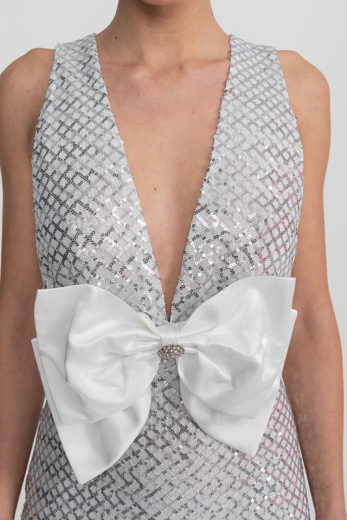 Pailletten-Maxikleid mit Satinschleifendetail – Hellgrau 