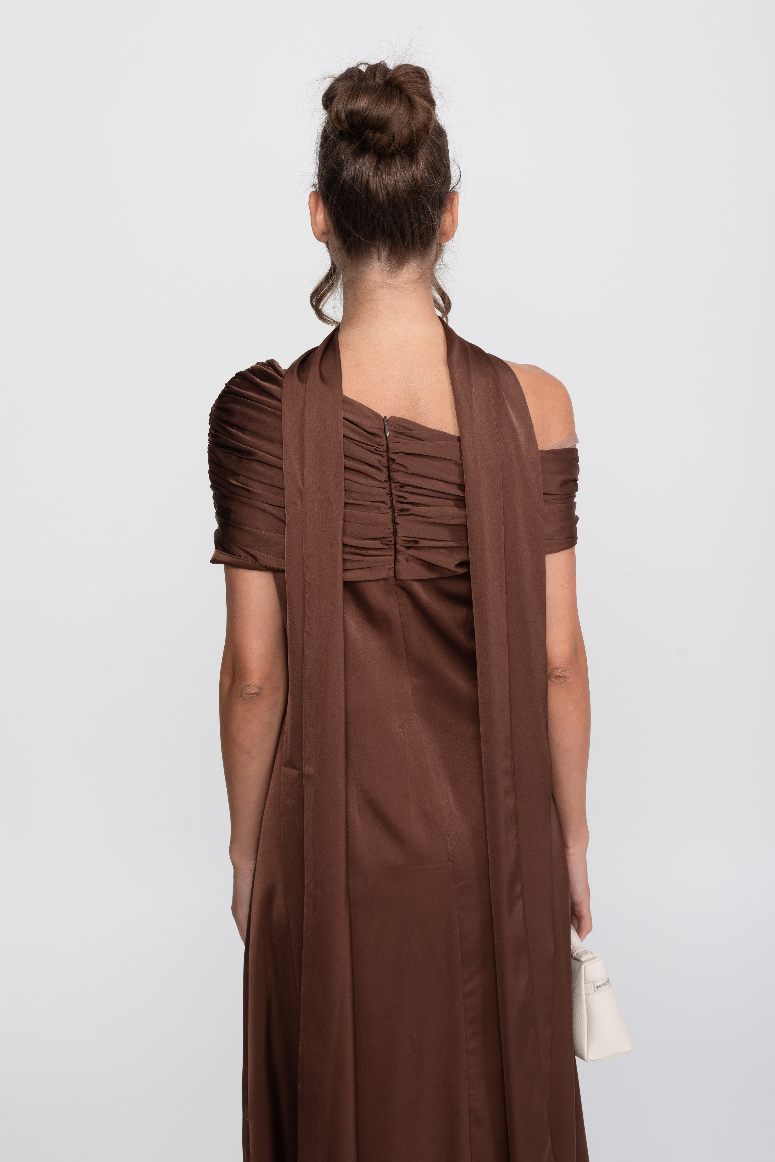 One-Shoulder drapiertes Satin-Abendkleid mit gerafftem Wickeldesign - Braun 