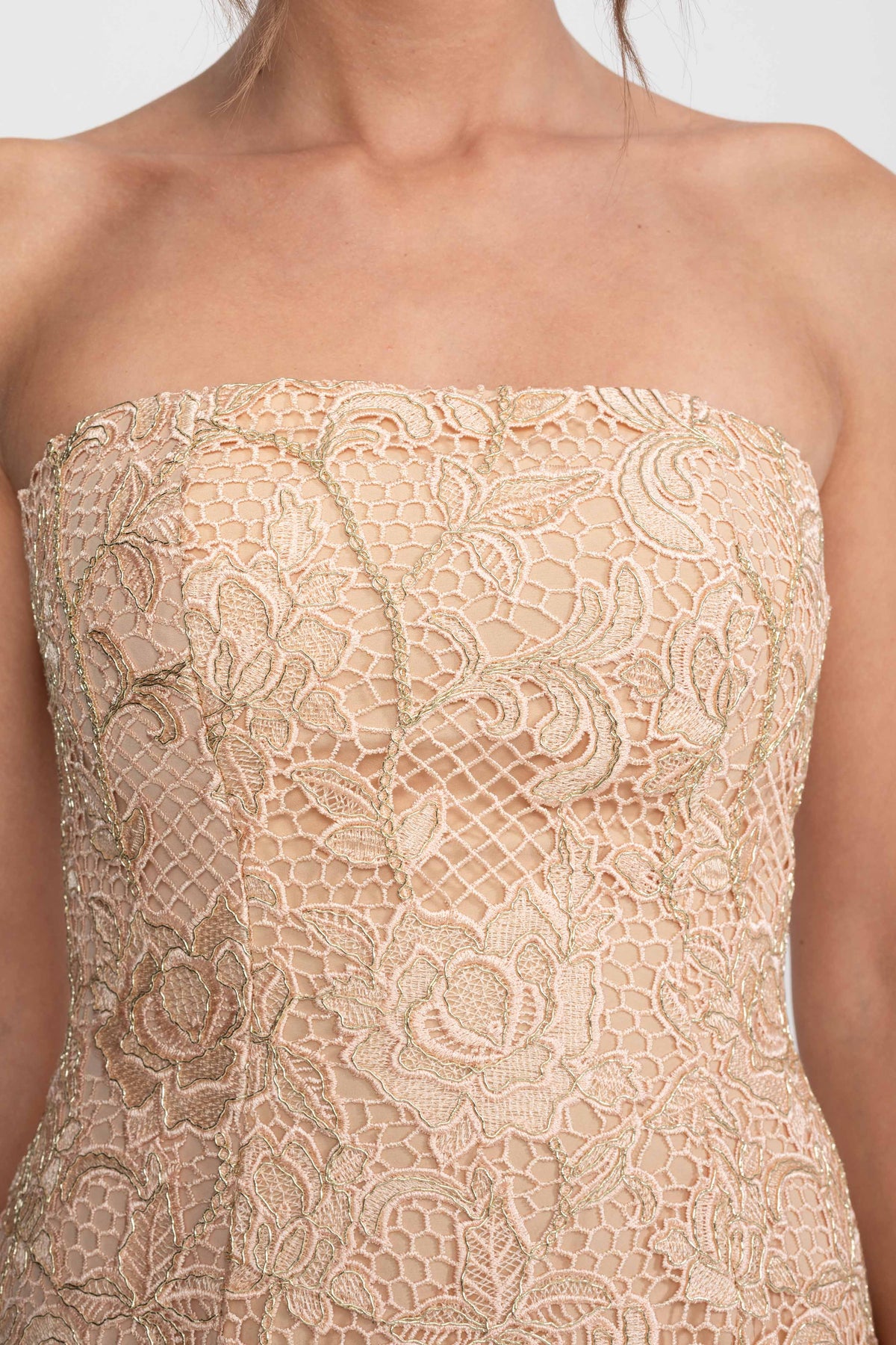 Schulterfreies Ballkleid aus floraler Spitze mit vollem A-Linien-Rock - Gold 