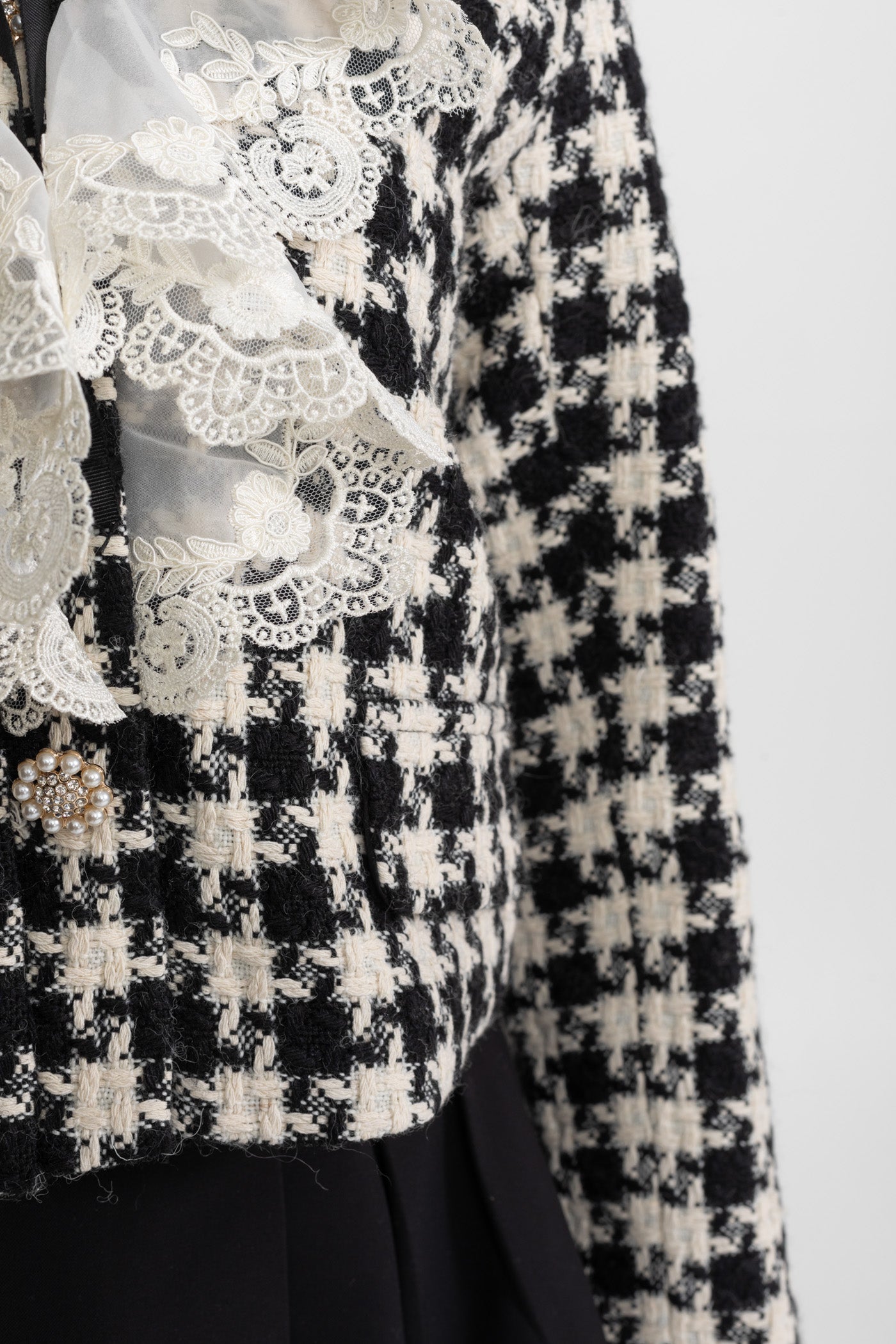 Tweed Cropped Jacket with Lace Ruffle and Mink Fur Collar – Black & White