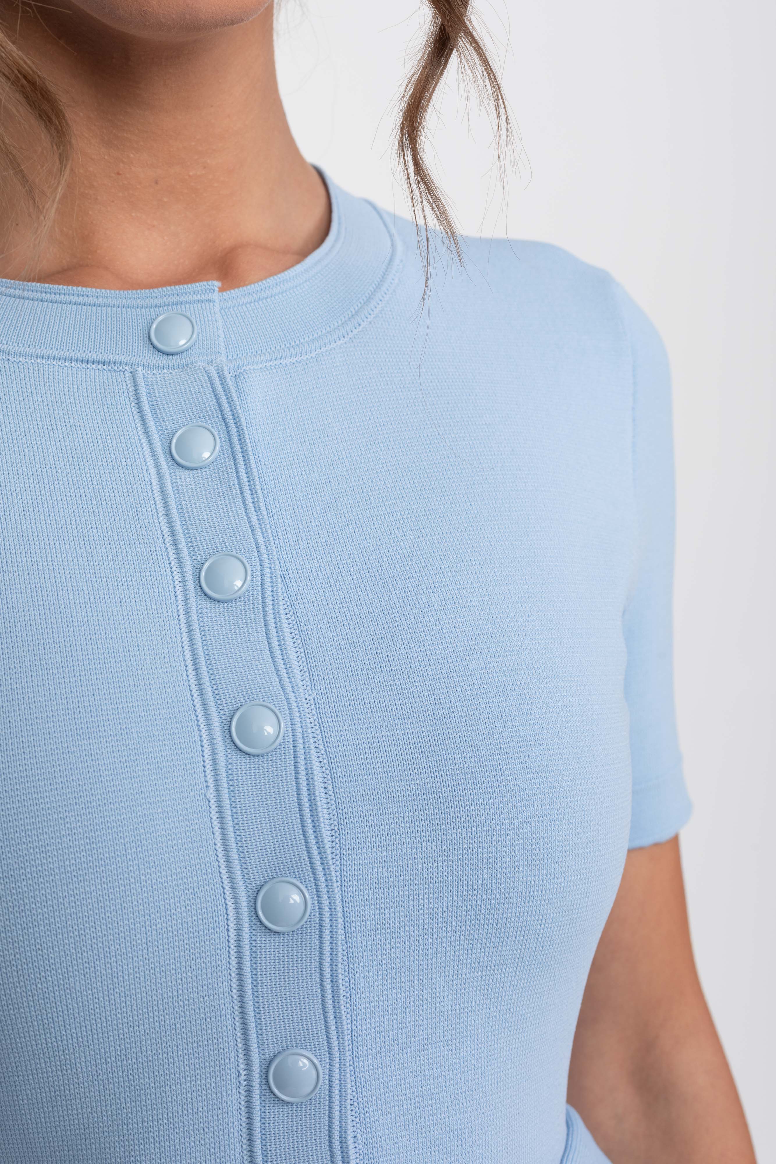 Peplum-Strick-Midikleid mit Knopfleiste - Light Blue 