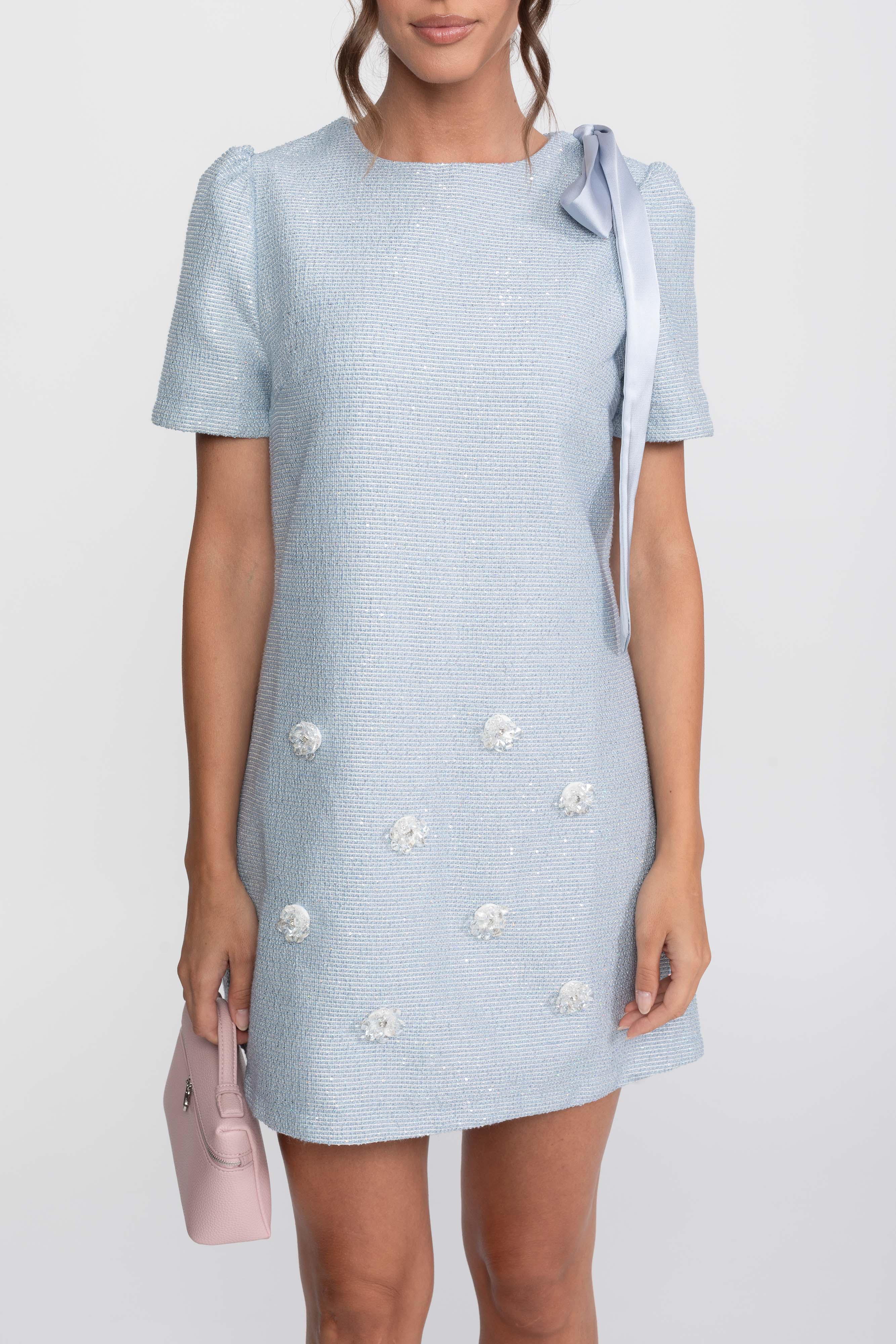 Mini-Kleid aus Pailletten-Tweed mit Schleifen-Schulter und funkelnden Blumen – Hellblau 