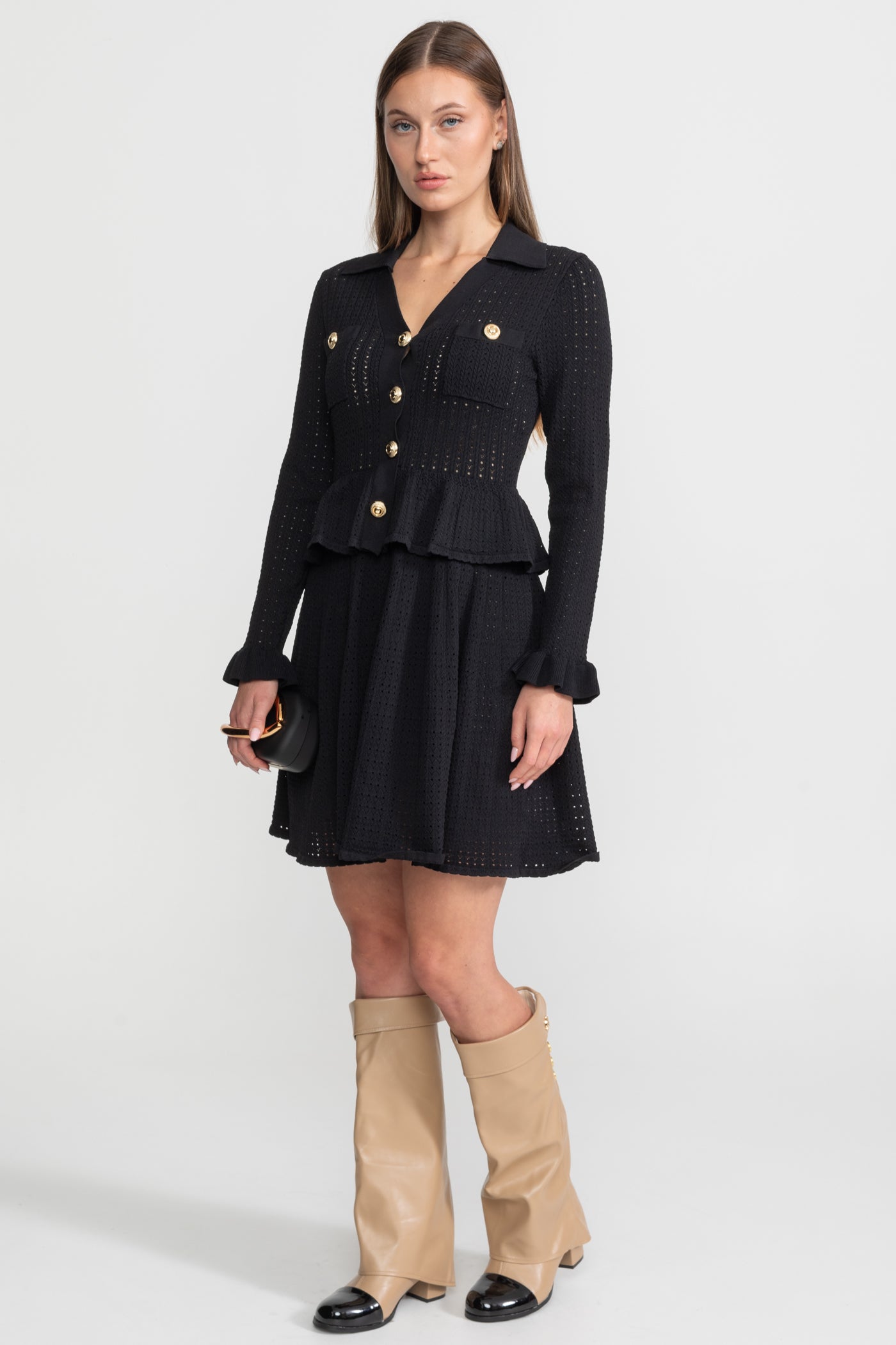 Strick-Minikleid mit Peplum-Taille und goldenen Knopfdetails - Schwarz 