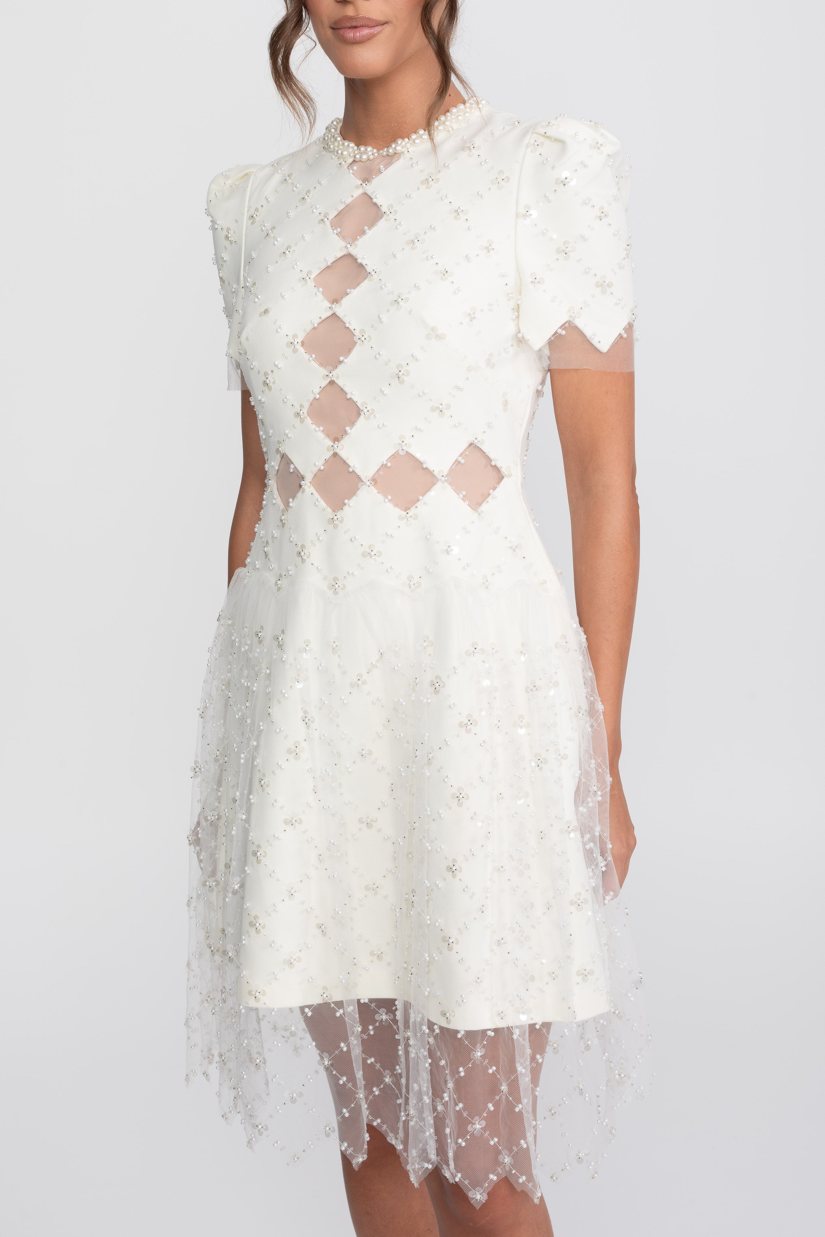 Diamond Cut-Out Beaded Dress mit Perlenbesatz - Weiß 