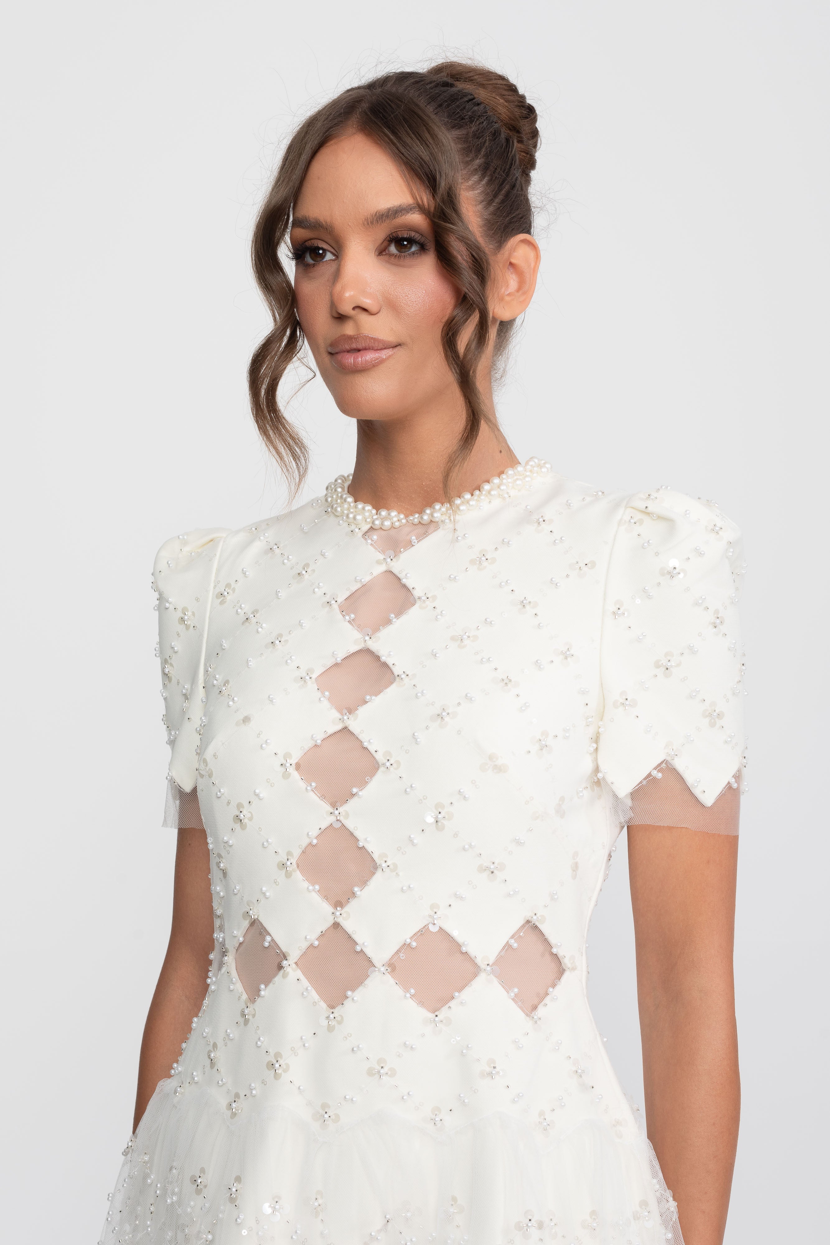 Diamond Cut-Out Beaded Dress mit Perlenbesatz - Weiß 