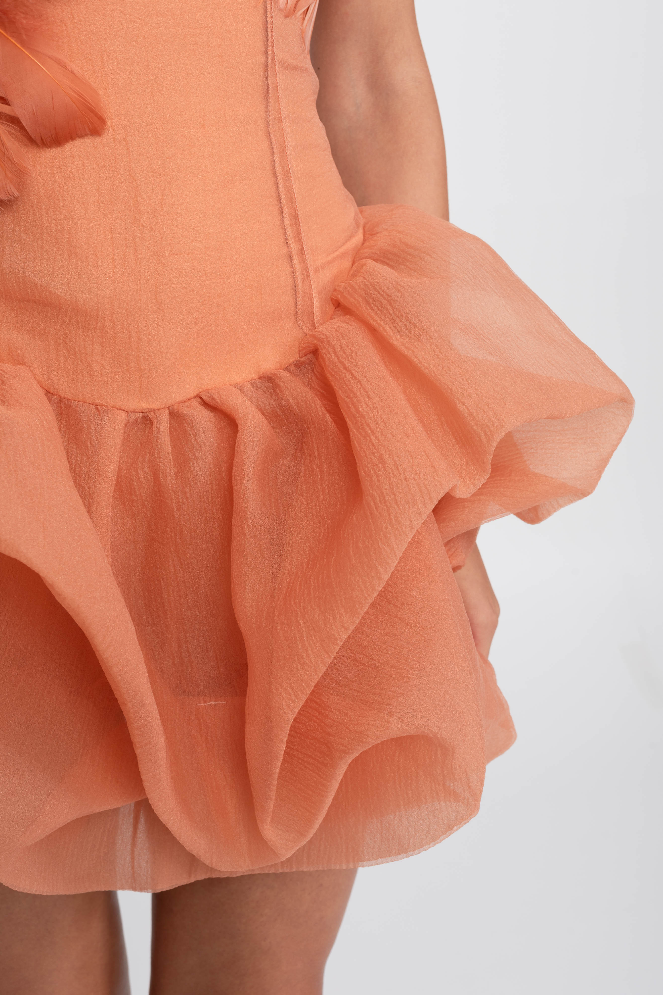 3D-Federapplikations-Peplum-Minikleid mit Kristallperlen - Orange 