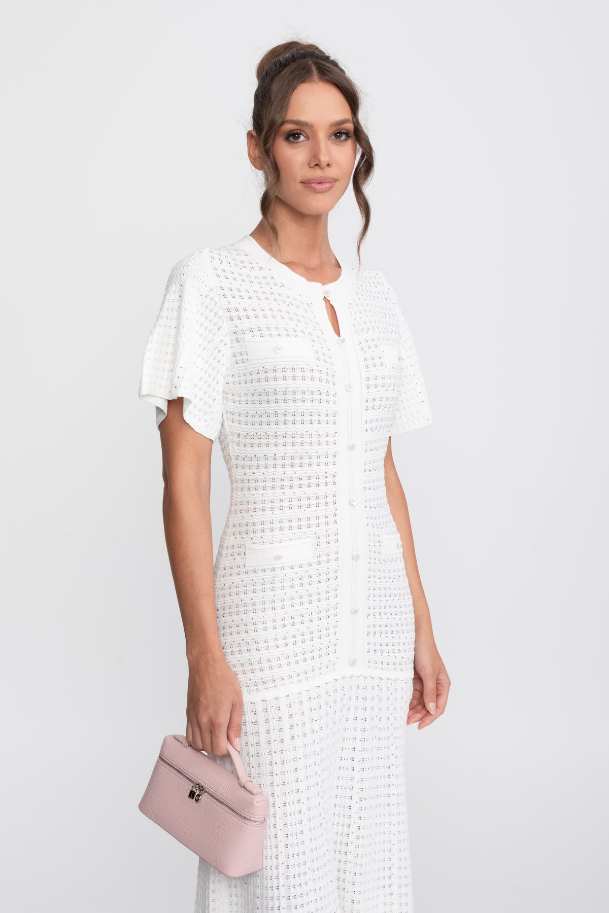 Midi-Kleid mit kurzen Ärmeln und schimmernder Strickstruktur - Weiß 