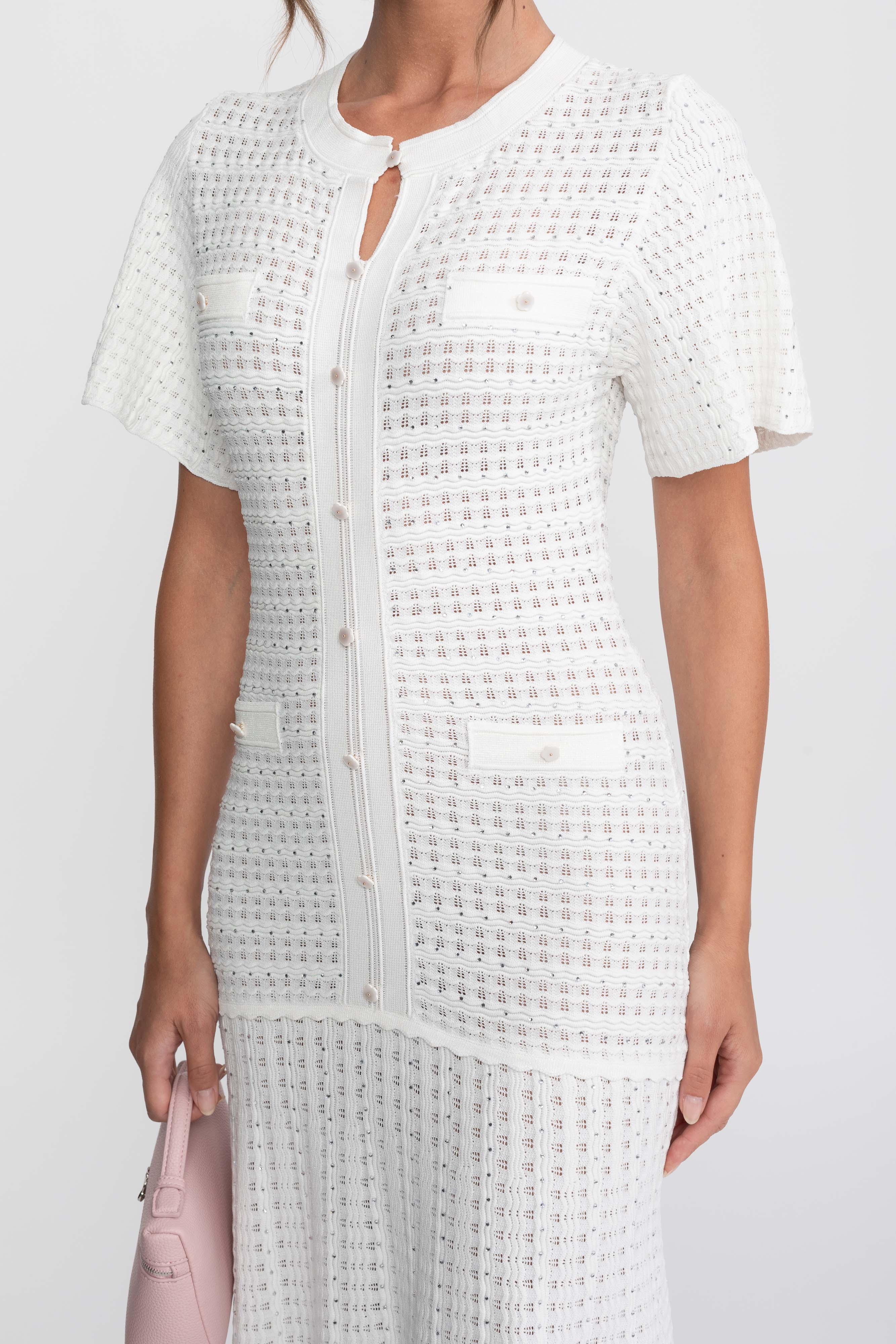Midi-Kleid mit kurzen Ärmeln und schimmernder Strickstruktur - Weiß 