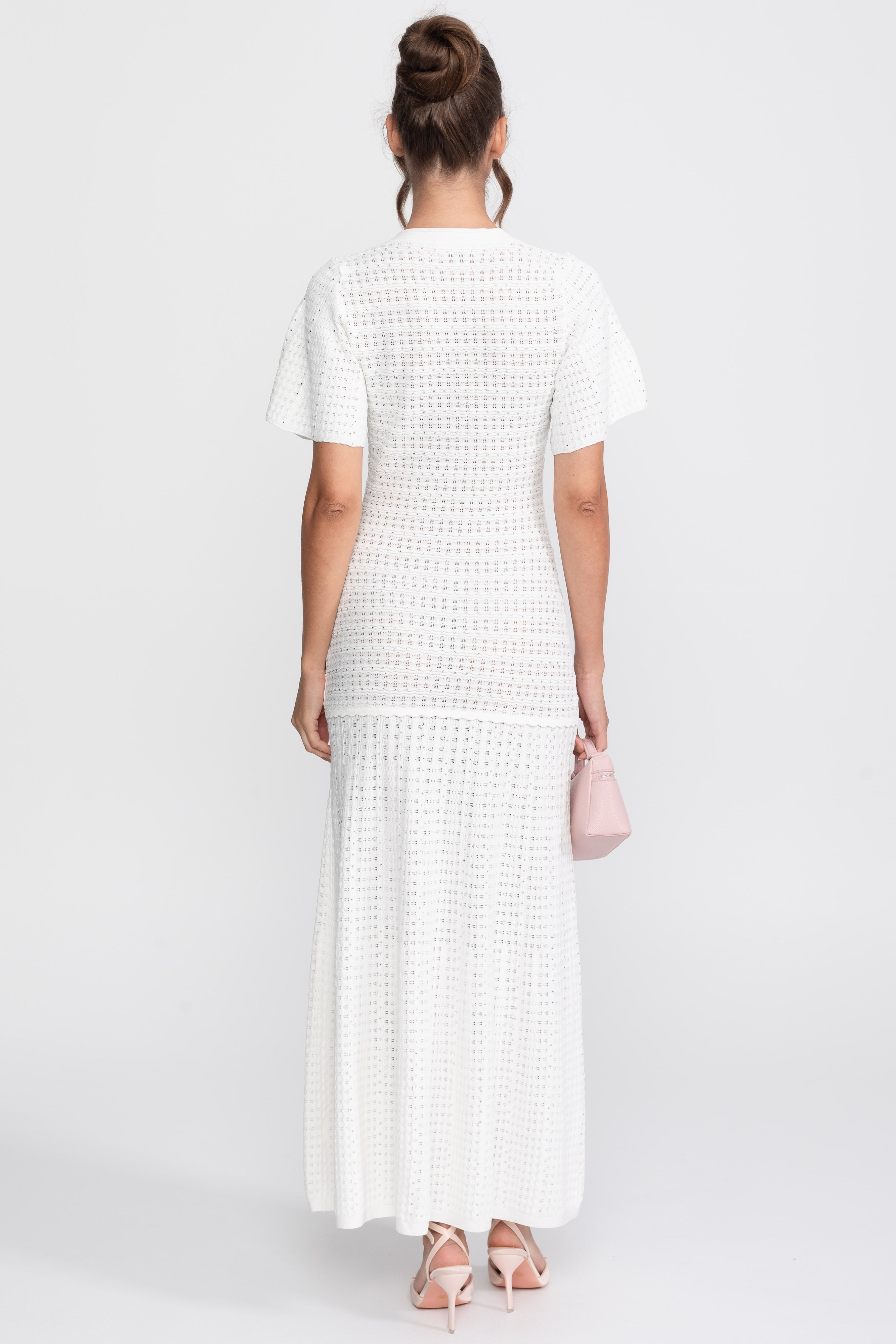 Midi-Kleid mit kurzen Ärmeln und schimmernder Strickstruktur - Weiß 