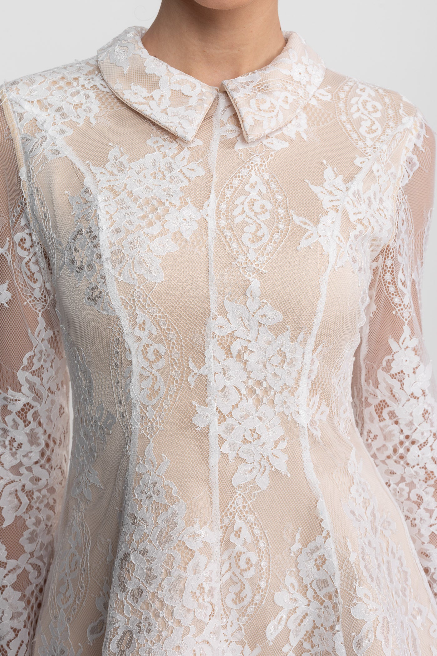 Langärmeliges Spitzen-Minikleid mit Kragen und transparentem Overlay - Ivoire 