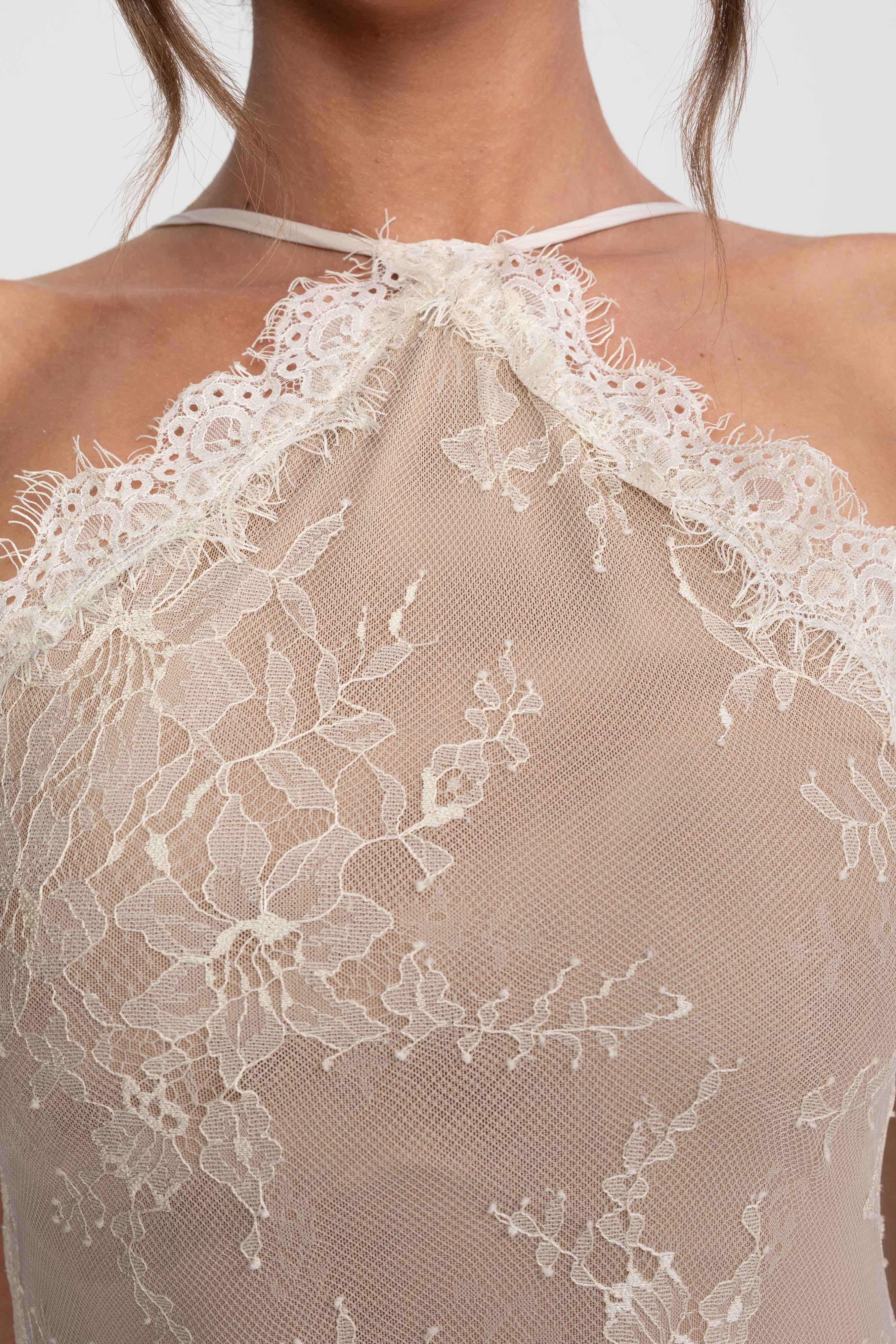 Ärmelloses Maxi-Kleid mit Neckholder und Spitze sowie plissiertem Rock - Cream 
