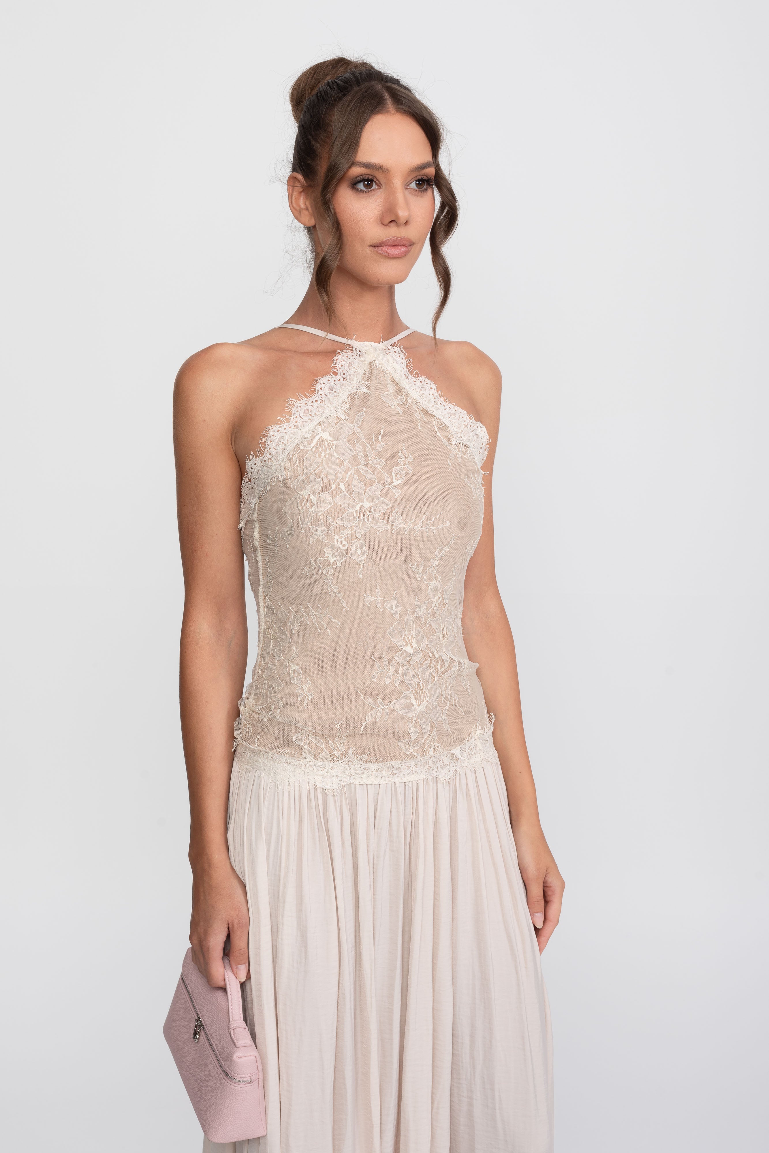Ärmelloses Maxi-Kleid mit Neckholder und Spitze sowie plissiertem Rock - Cream 