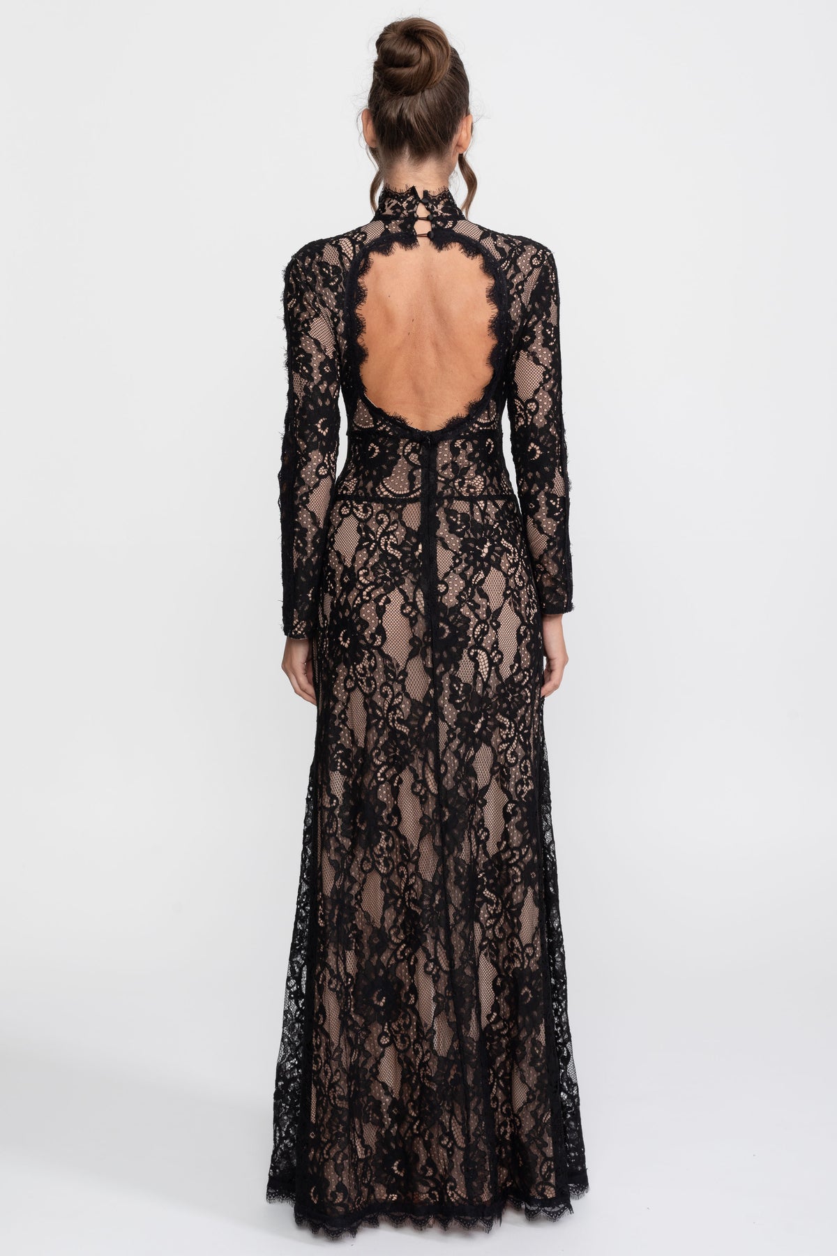 Elegantes Spitzenkleid mit hohem Kragen, Front-Ausschnitt und Schlitz - Schwarz 