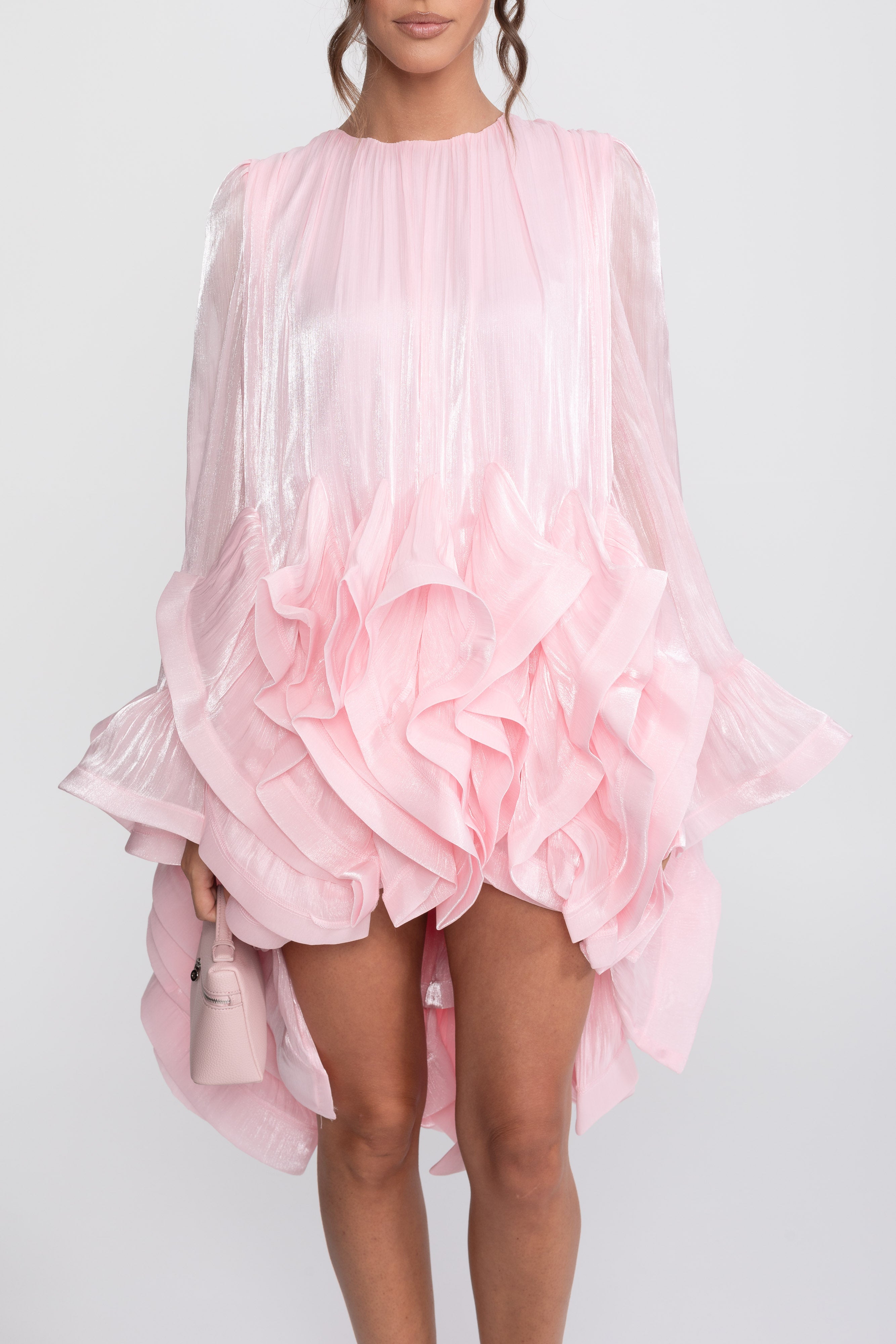 Asymmetrisches Mini-Kleid mit Rüschensaum und Satin-Finish - Pink 