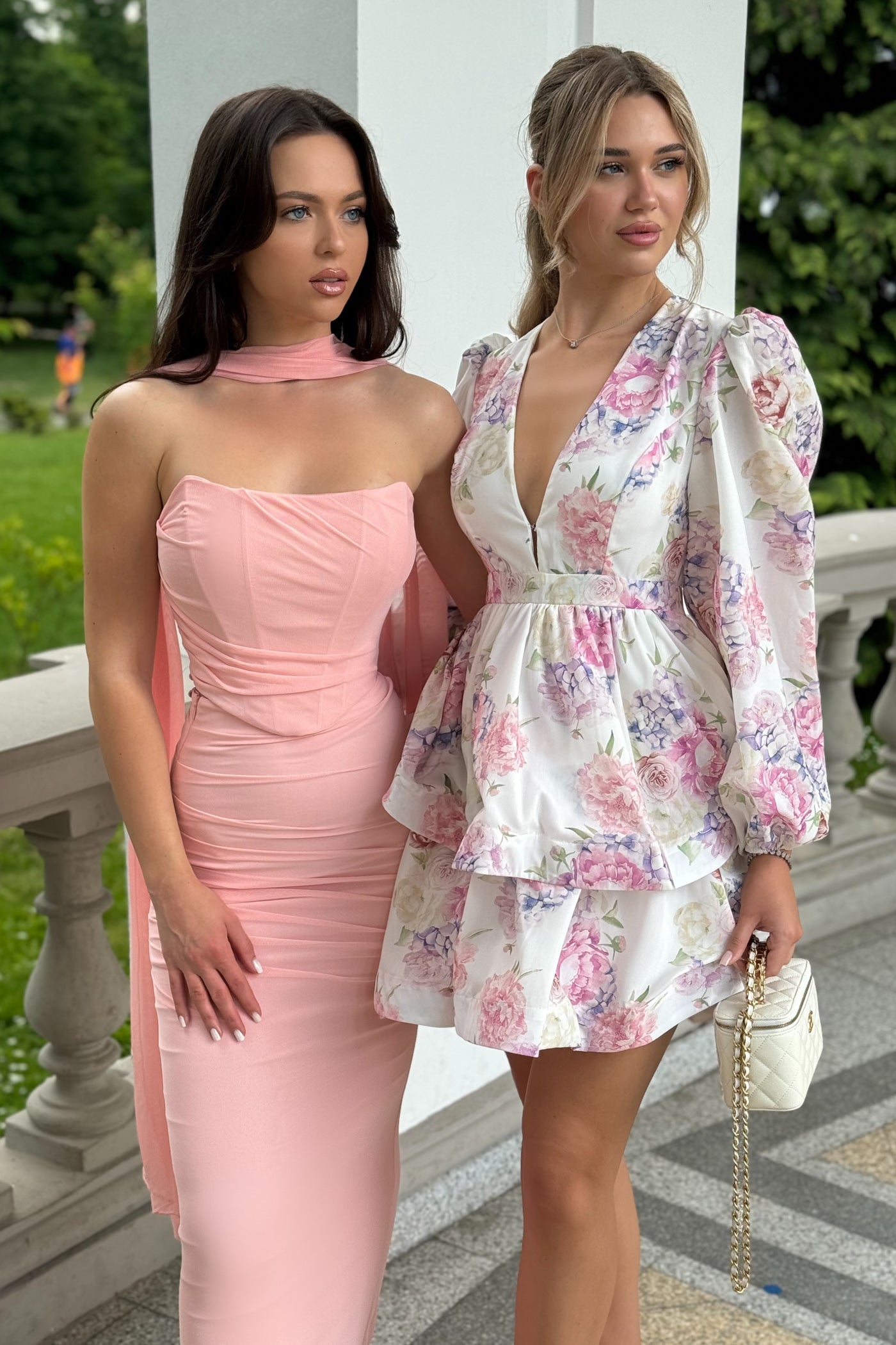 Elegantes drapiertes Abend-Co-Ord mit asymmetrischem Ausschnitt und Raffung - Pink 