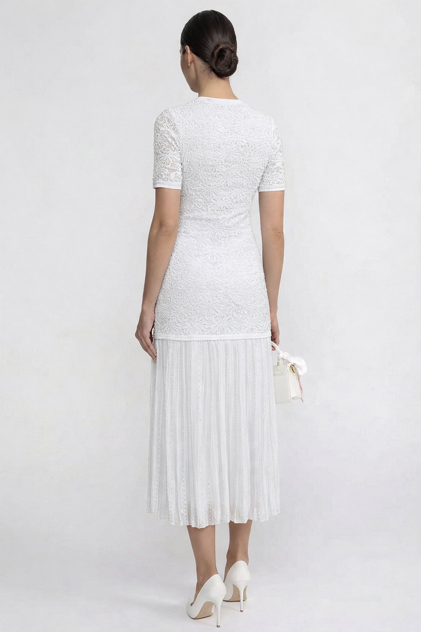 Midi-Kleid mit kurzen Ärmeln und Perlenverzierung - Weiß 