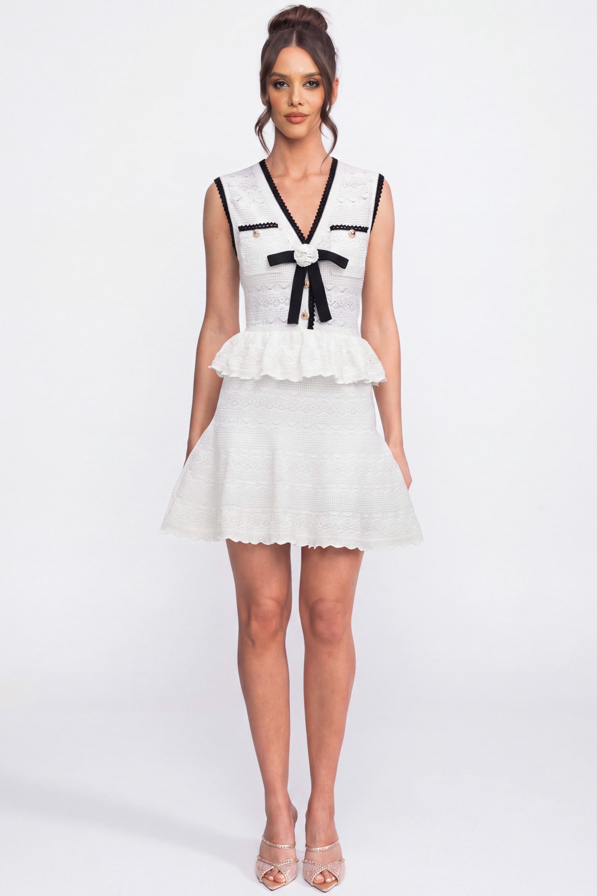 Peplum-Strick-Minikleid mit Kontrastbesatz und Schleife - Weiß 