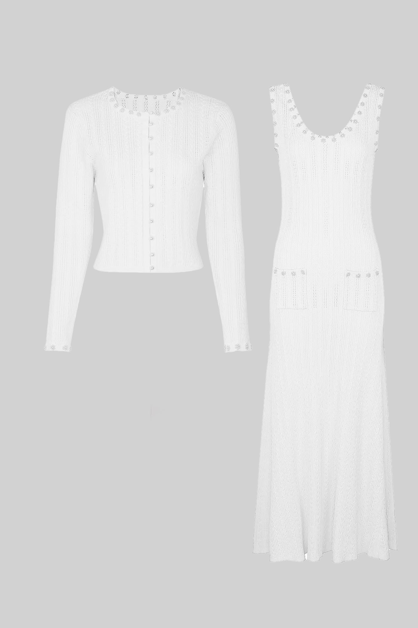 Geripptes Strickkleid- und Cardigan-Set mit Perlenknopf-Details – Weiß 