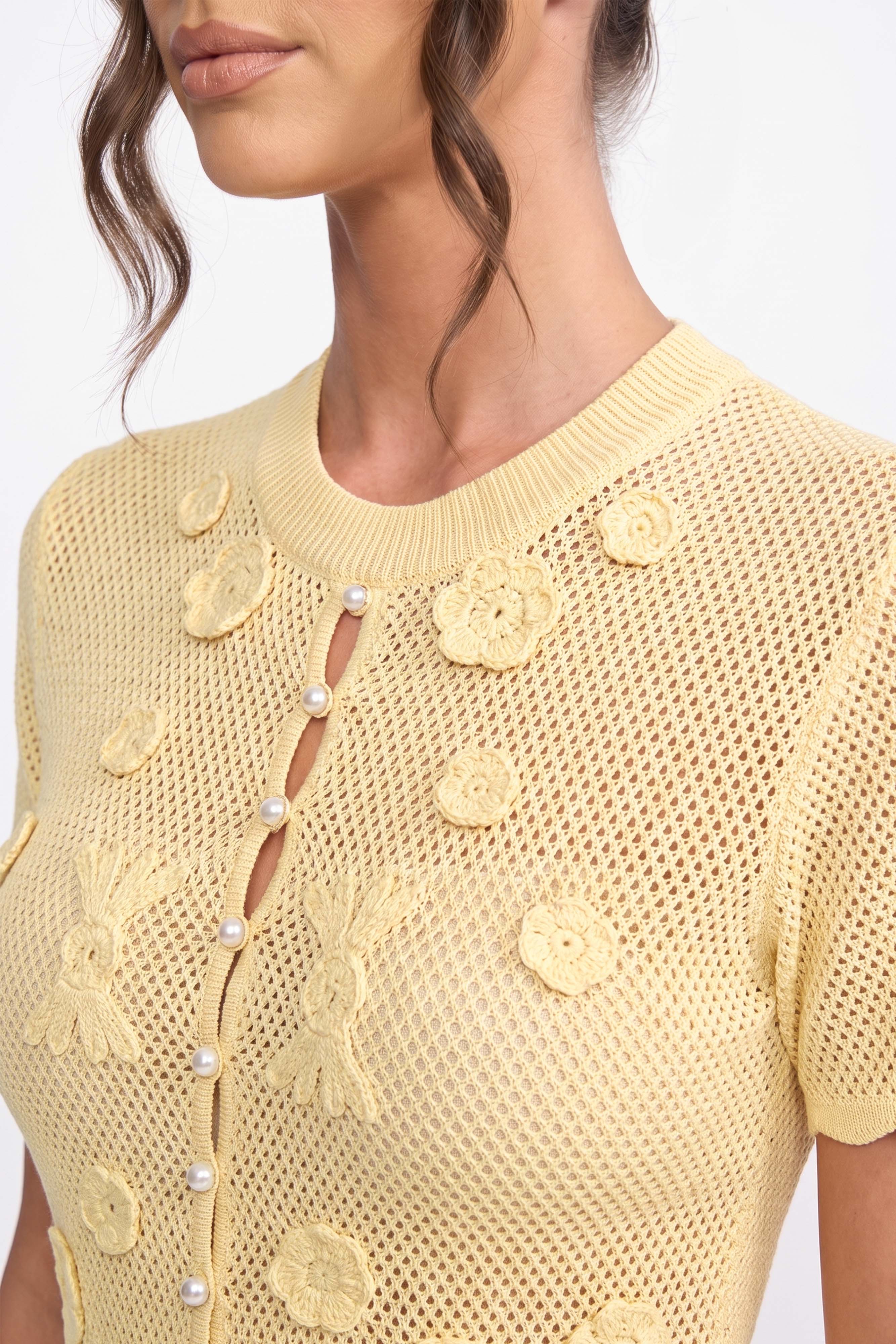 Maxikleid mit Blumenhäkeldetails und Peplum mit Kordelzug in der Taille – Gelb 